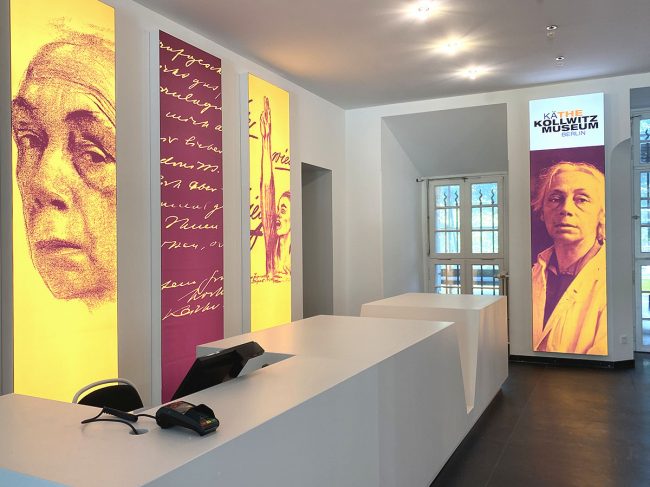 Tresen mit Leuchtkästen