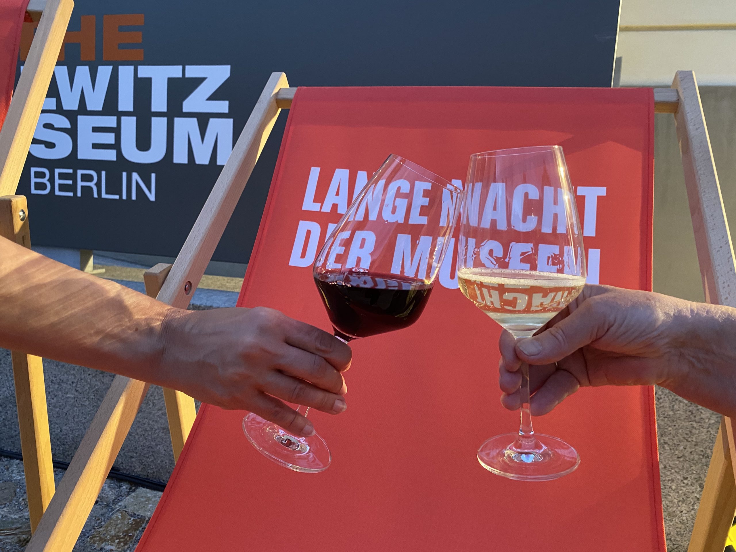 LNdM-Liegestühle mit Wein